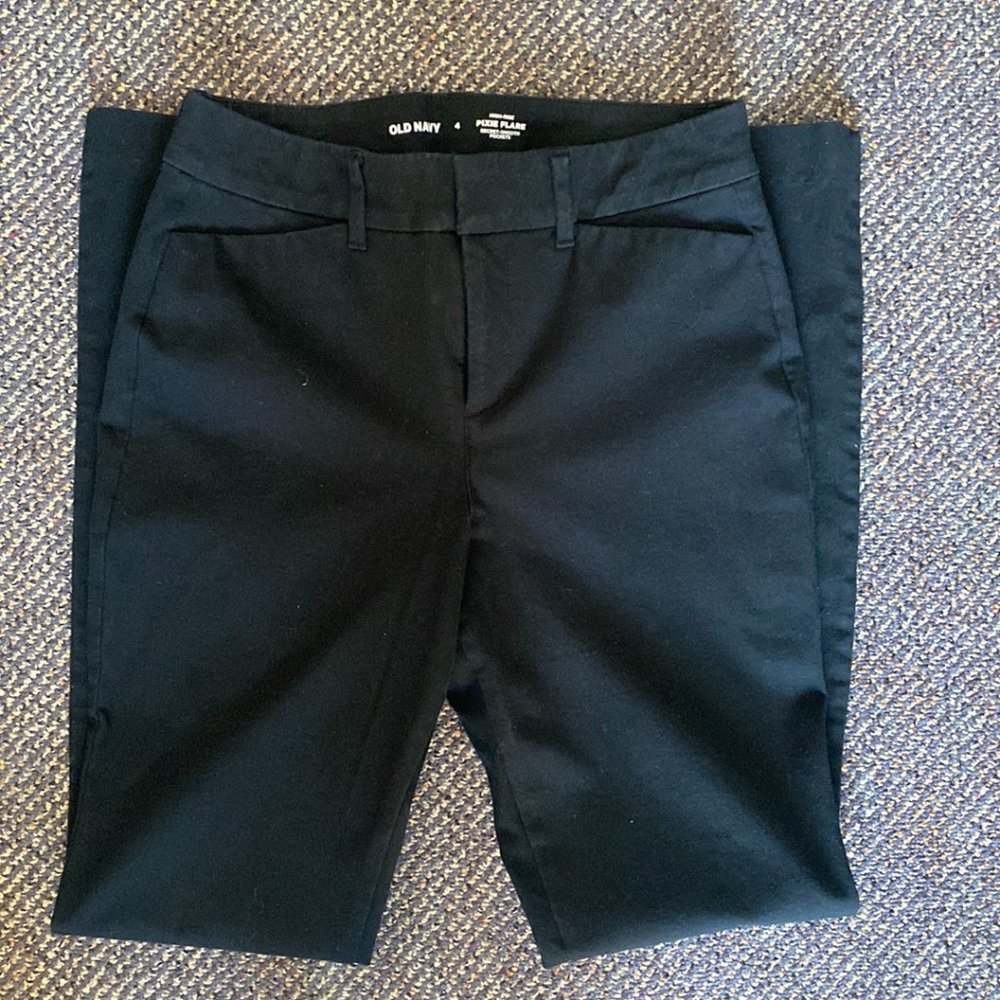 Old Navy black pixie pants. Size 4.